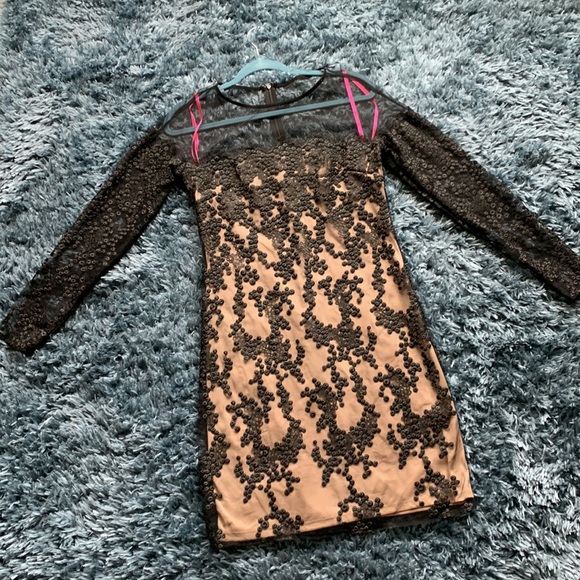BETSEY JOHNSON ILLUSIONS LACE BLACK/NUDE SHEATH DRESS size 6 - Picture 4 of 8